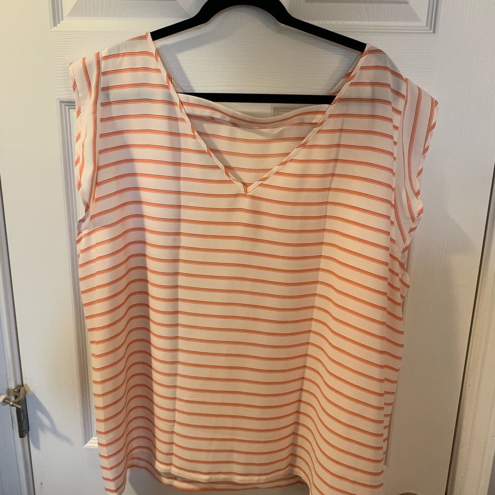 Plus Size Loft key hole back shirt